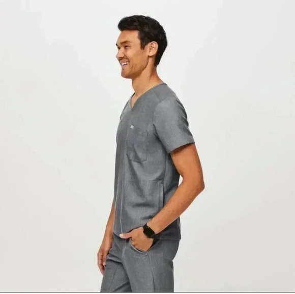 NWT Figs Pisco Basic Scrub Pants™ and Figs men's Chisec Three-Pocket Scrub Top™. - Picture 7 of 13